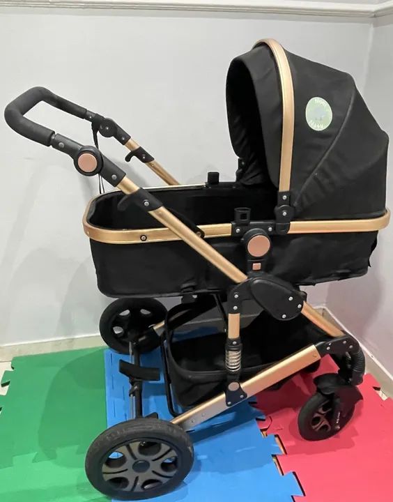 Carrinho de Bebê - Preto e Dourado - Foto 2