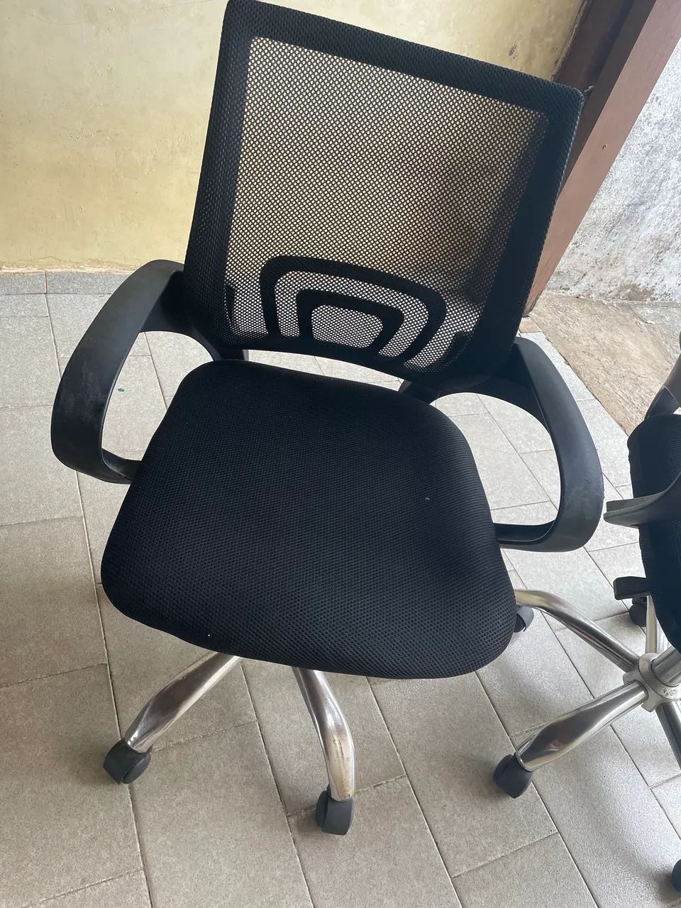 Cadeira giratória tipo secretária