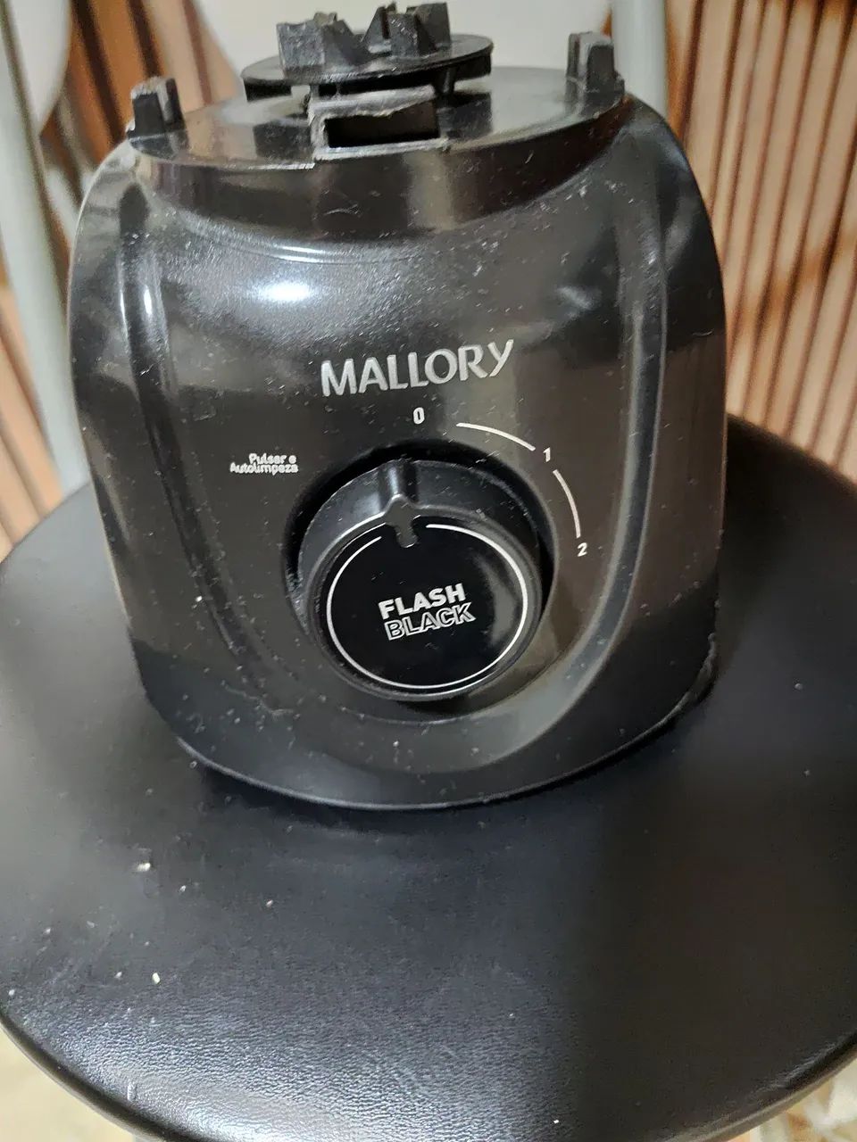 Vendo esse liquidificador, está funcionando normalmente.  Só está sem o copo pois quebrou.