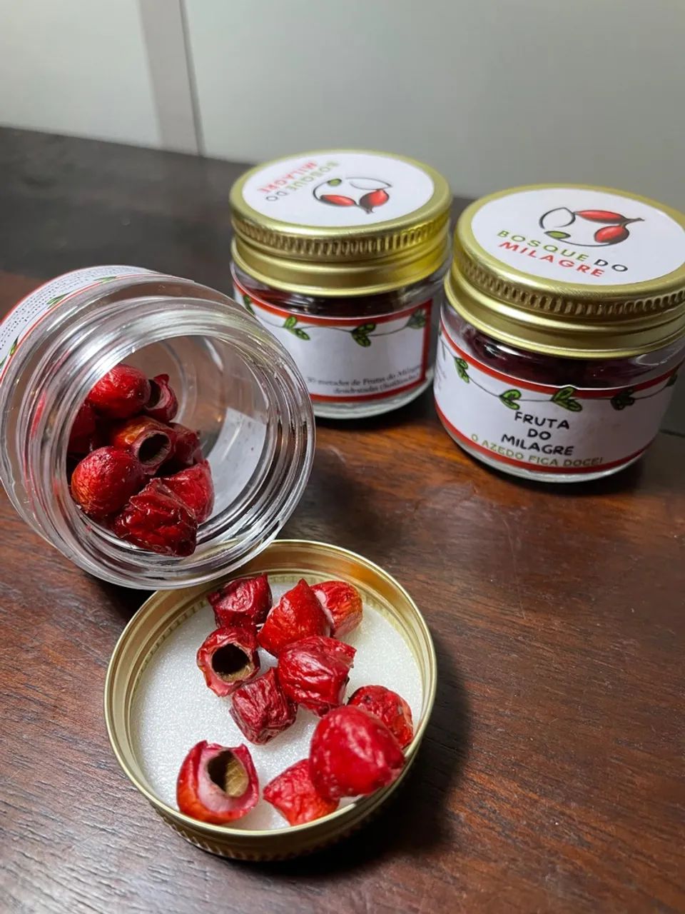 30 metade de Frutas do Milagre desidratadas