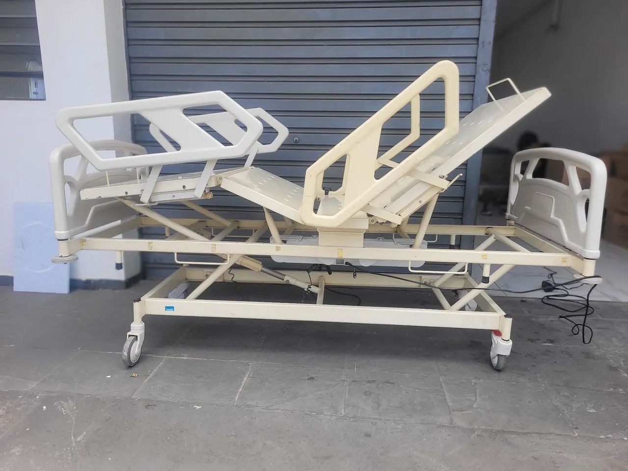 Cama hospitalar elétrica com elevador de altura 