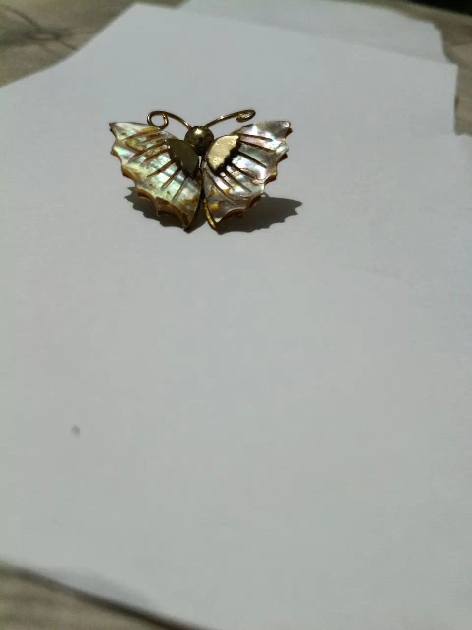 Broche de borboleta folheado a ouro  - Foto 2