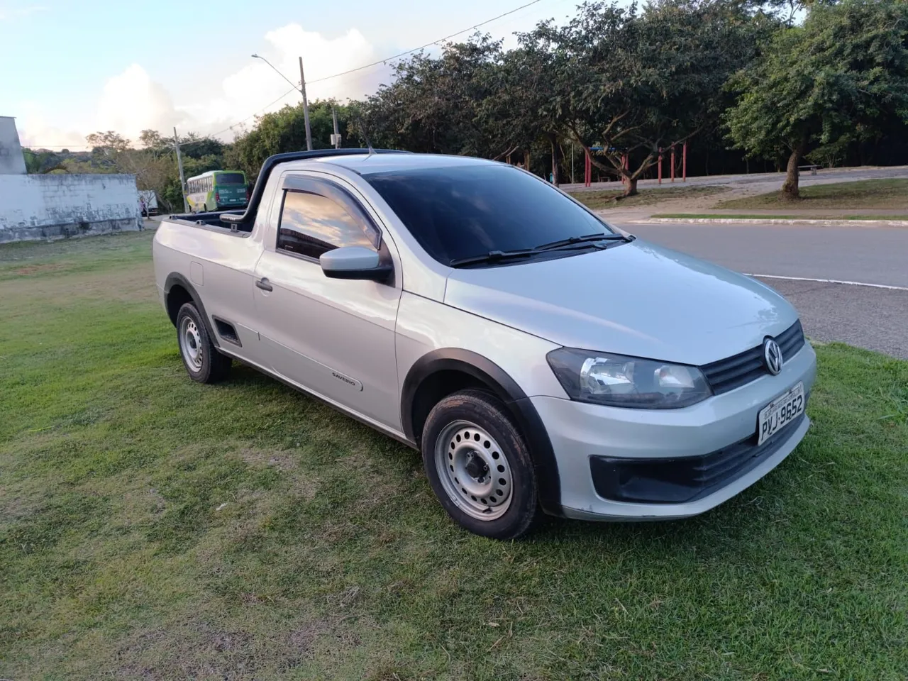 VOLKSWAGEN SAVEIRO 2015 Usados e Novos