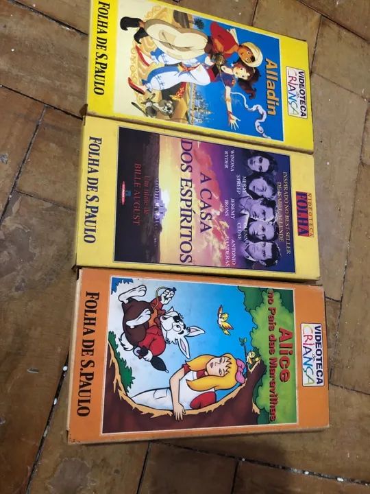 VHS Folha de São Paulo - Aladdin, A Casa dos Espíritos, Alice no País das Maravilhas