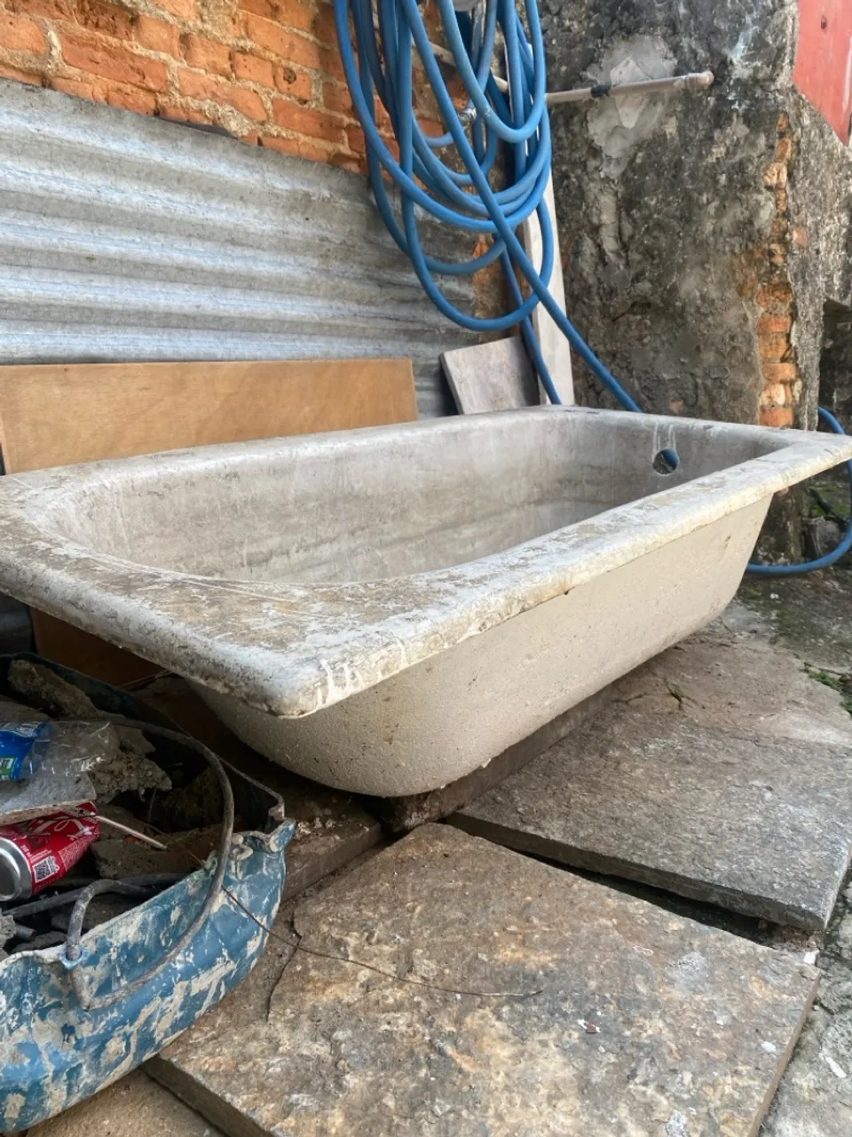 Banheira de borracharia ou decoração vintage