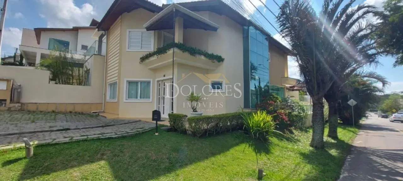 SOBRADO COM 3 DORMITÓRIOS E PISCINA