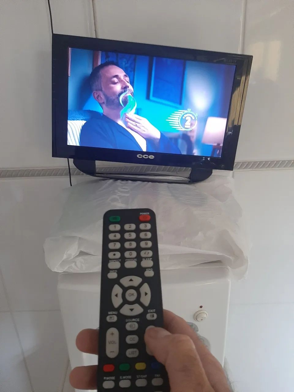 TV CCE 14 polegadas portátil 