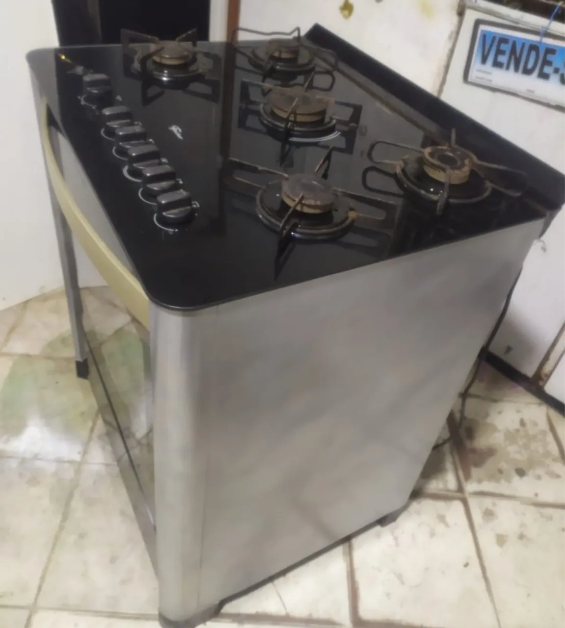 Fogão 4 bocas com design moderno
