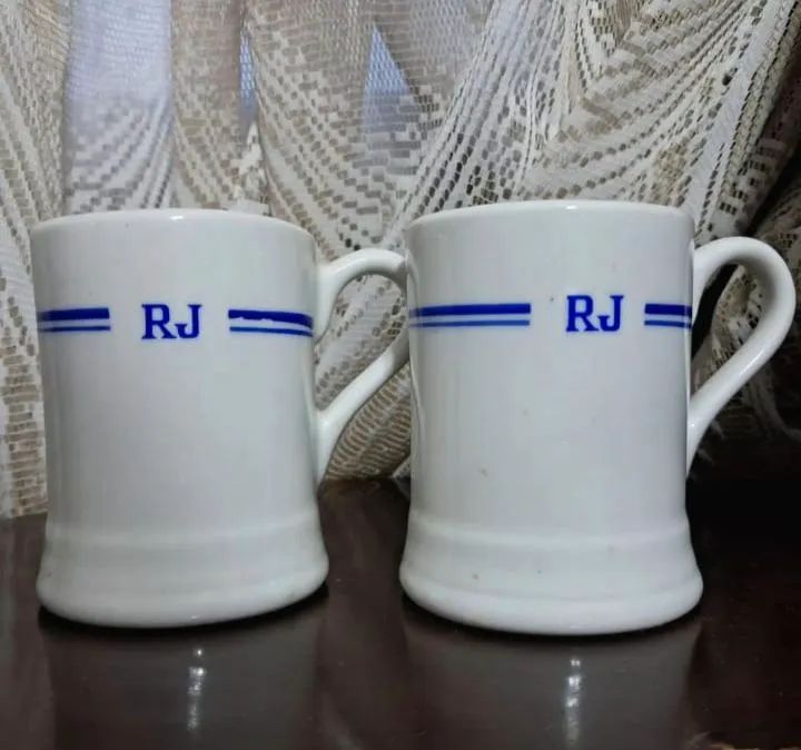 Canecas de porcelana antigas 