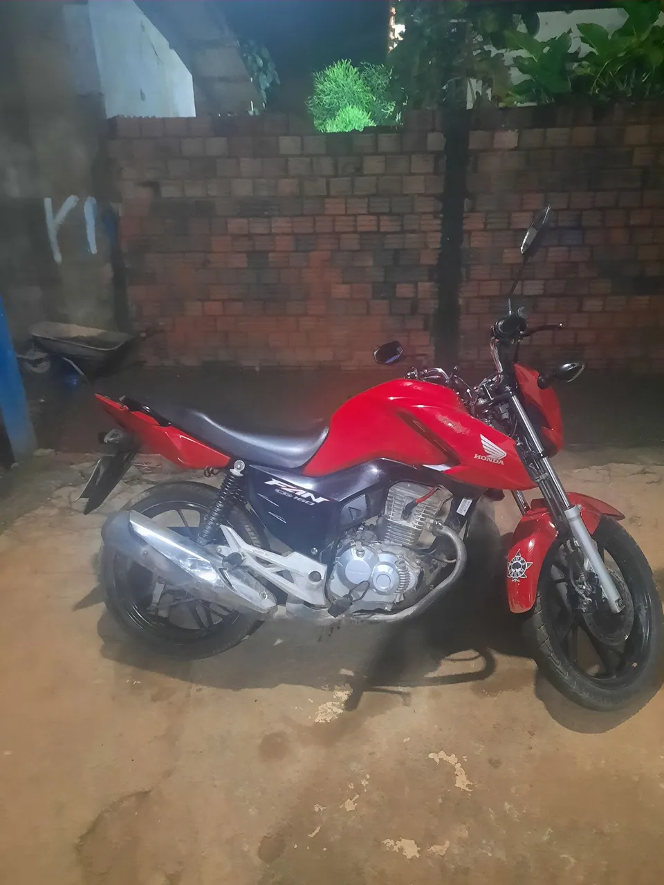 Vende-se Moto para sitio ou quem saber andar na cidade