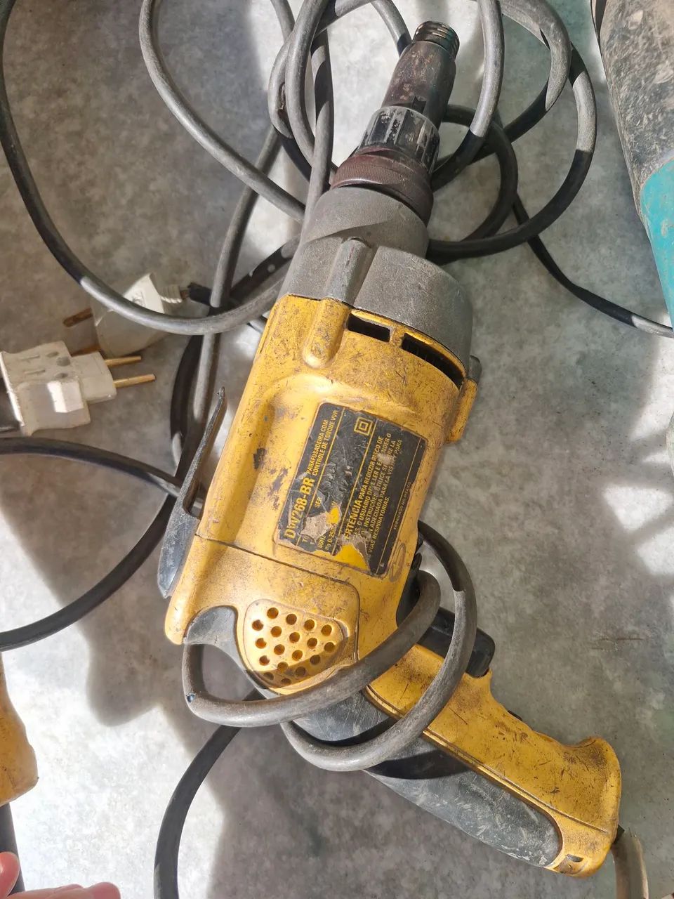 Parafusadeira com. Controle  de torqueDW268B264842832240897120