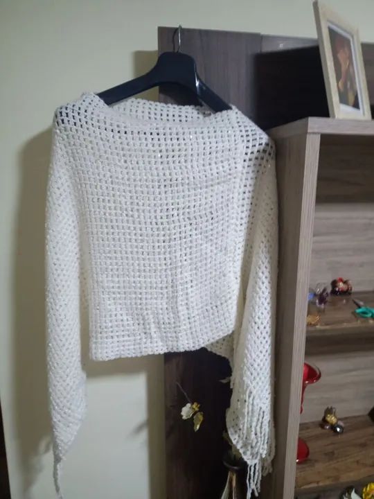 Poncho branco de crochê - Foto 5