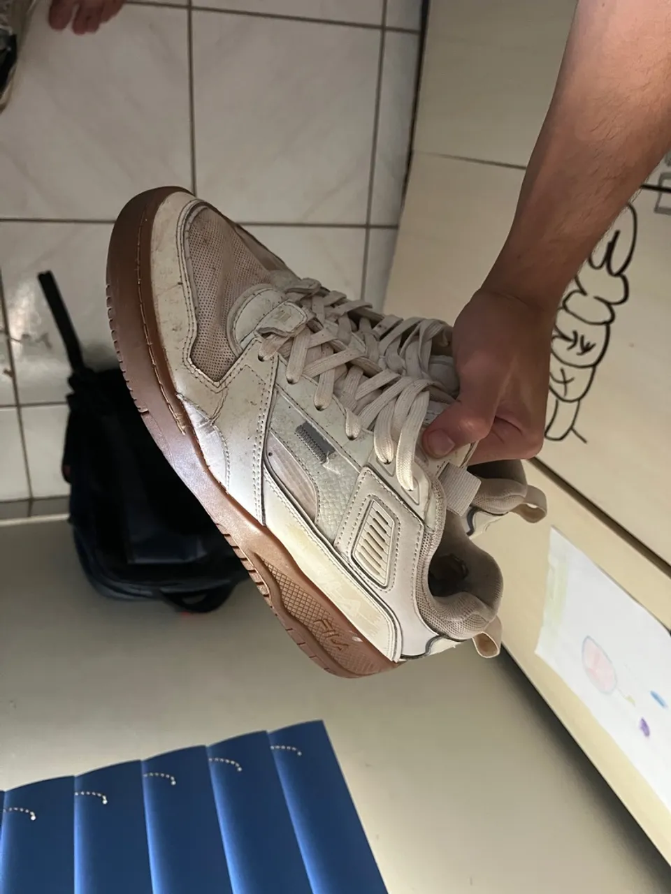 Tênis Fila Disruptor 2 - Bege com detalhes em marrom