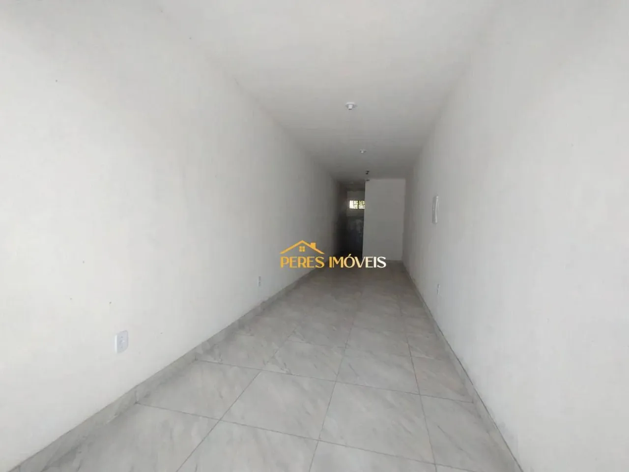 Lojas a partir 37mts2, valor de 1.900,00. Localização privilegiada na rua dos Lírios. Próx