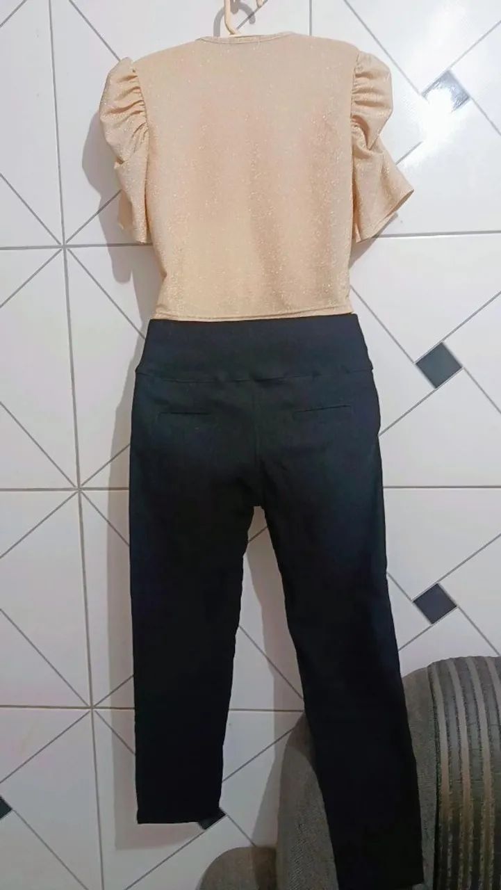 Calça preta +  Cropped Dourado - Foto 2