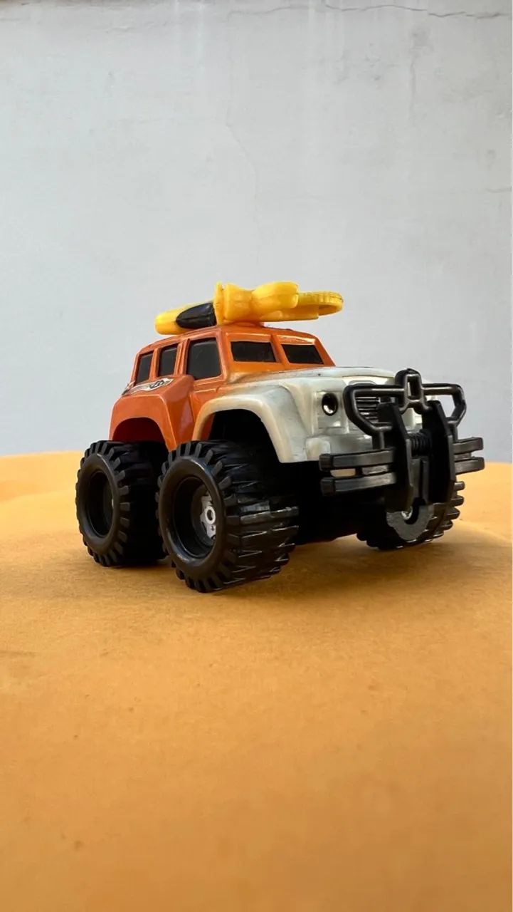 Carrinho  off-road 4x4 e fricção 