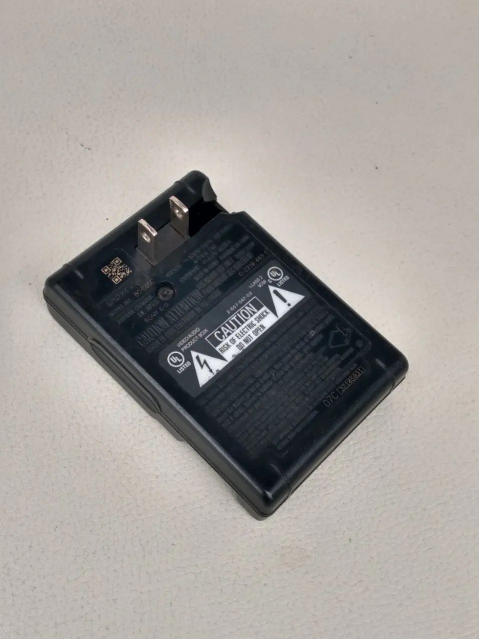 Carregador de bateria original SONY BC-CSGC para bateria NP-BG1 NP-FG1 cameras Cyber-shot - Foto 2