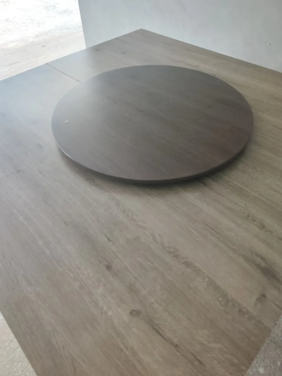 Mesa Quadrada de Jantar 1,36 x 1,36m com Prato Giratório
