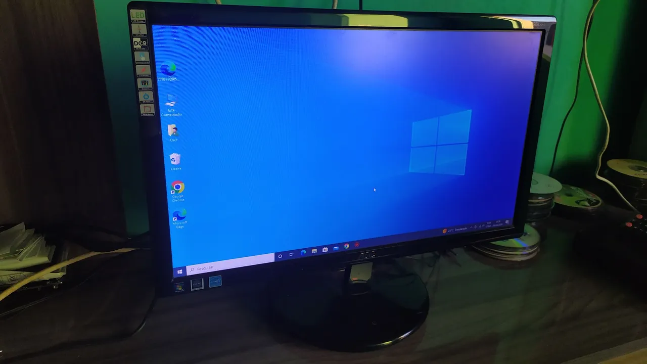 Monitor  AOC led - 22 polegadas 