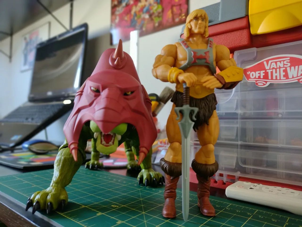 He-Man & Gato Guerreiro THE MASTER OF THE UNIVERSE REVELATION 
