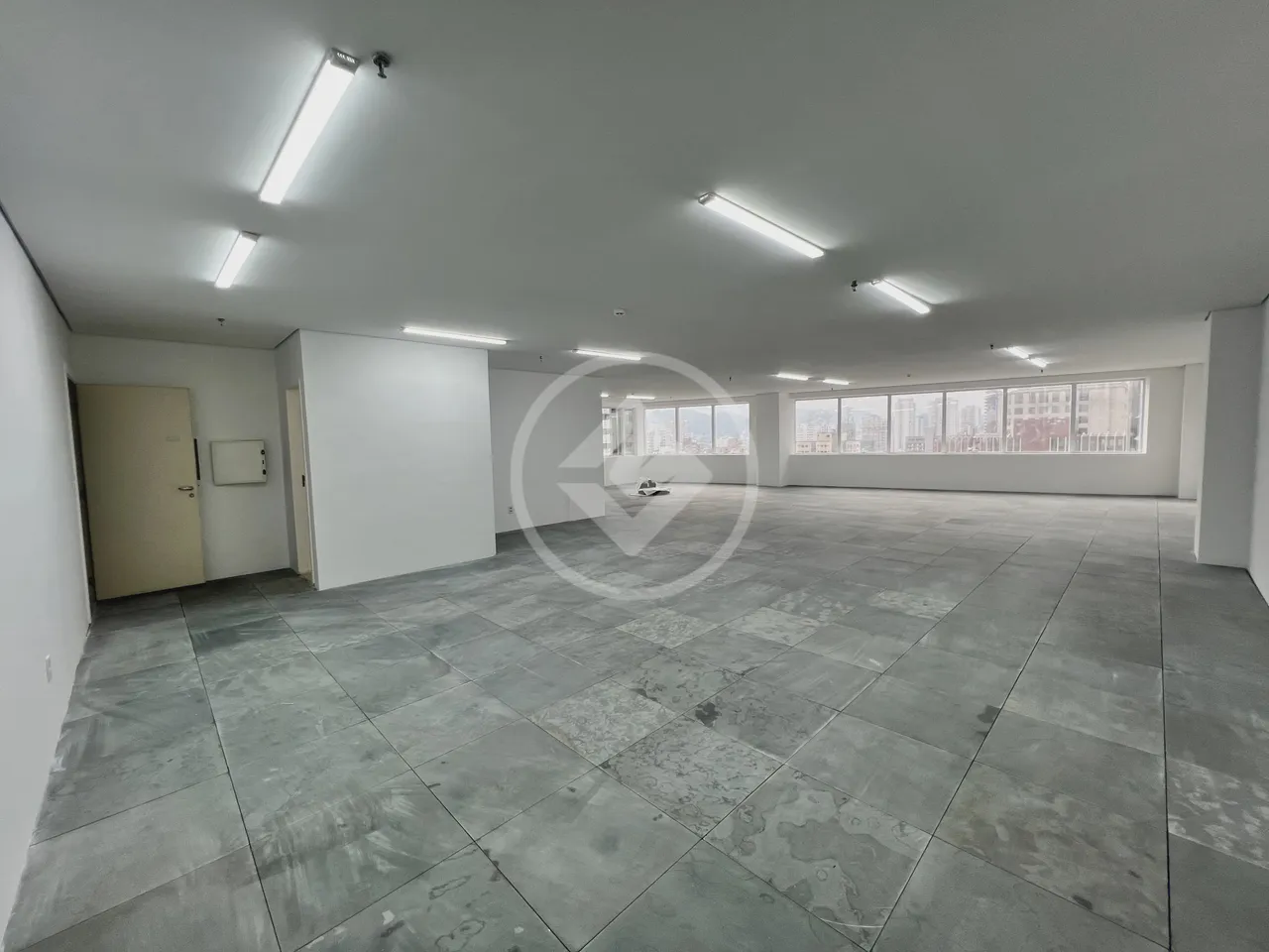 SALAS COMERCIAIS ALTO PADRÃO PARA LOCAÇÃO EM SANTOS - SP codigo: 70424