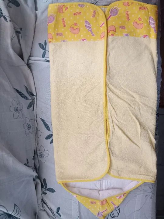 Toalha forrada com capuz.