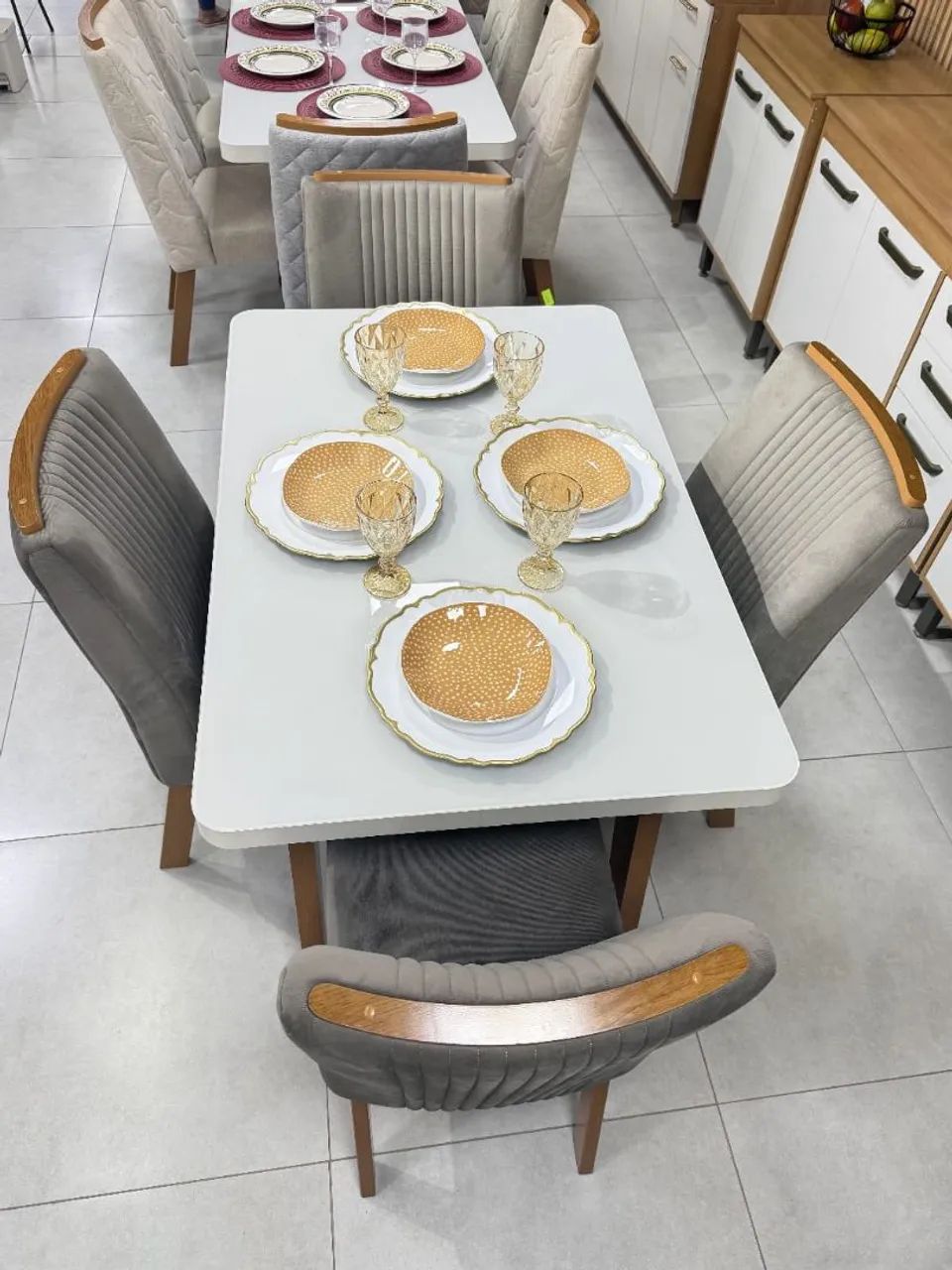 Mesa com 4 cadeiras 