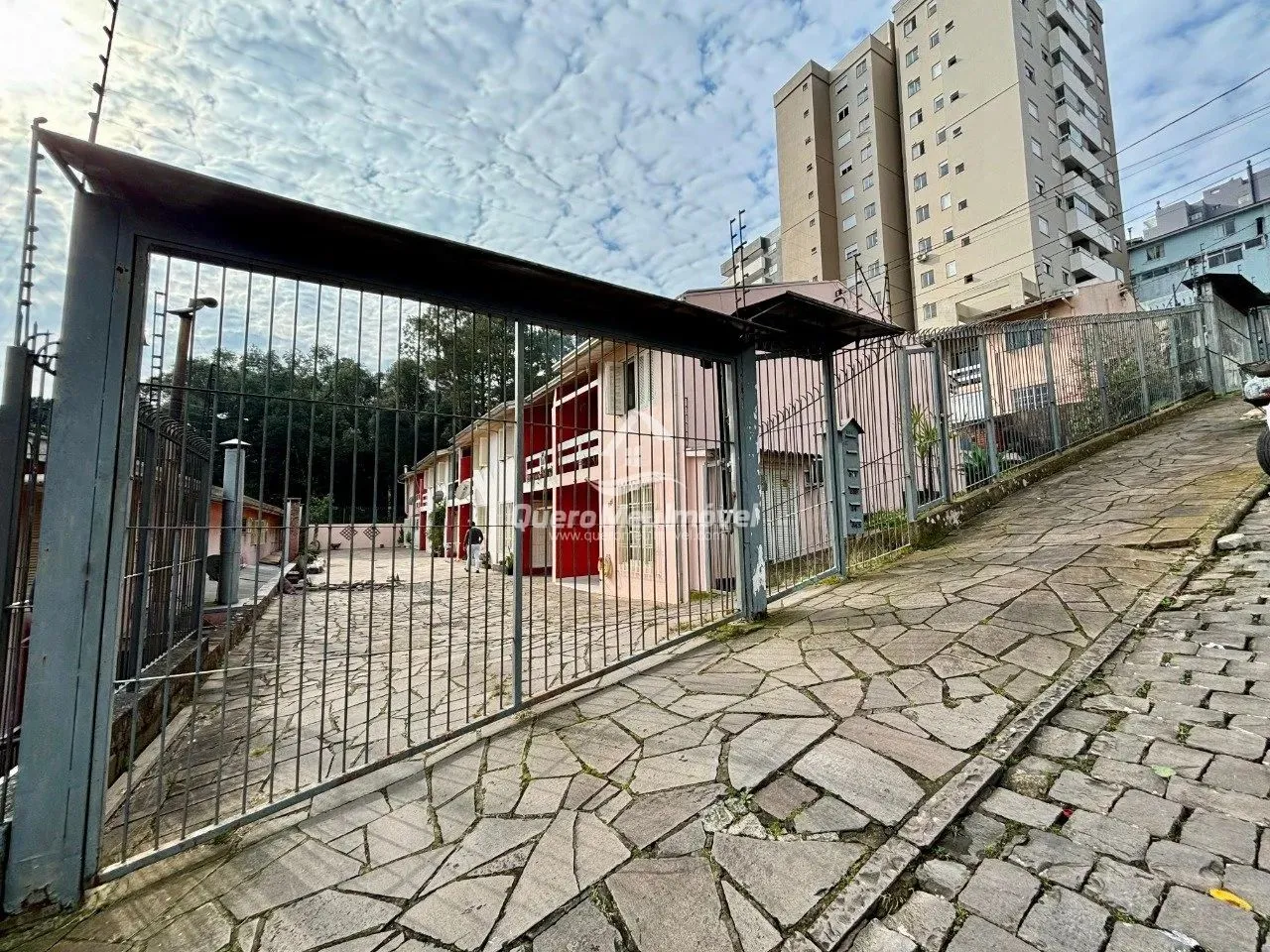 Sobrado duplex mobiliado à venda no Colina Sorriso
