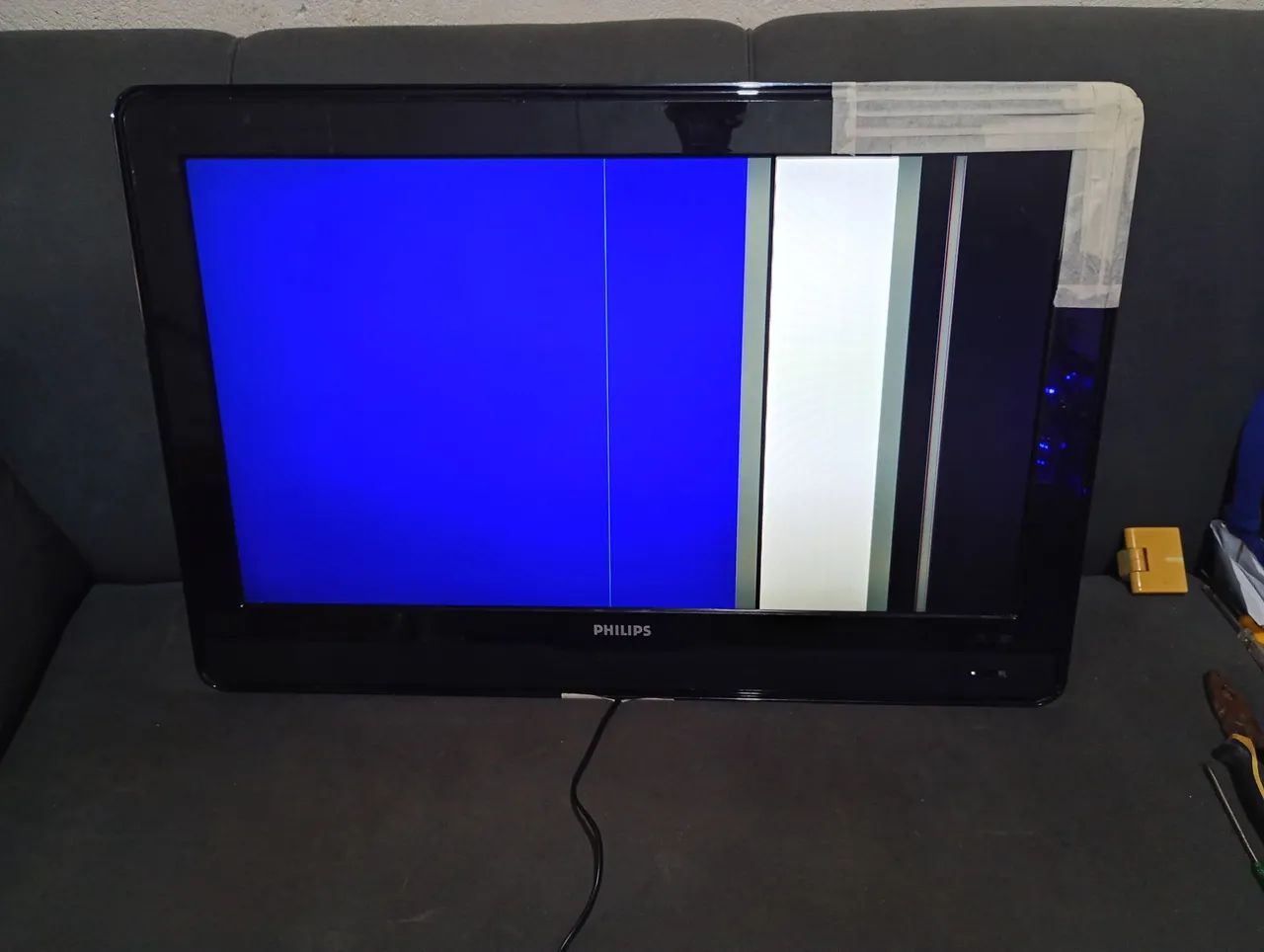 Tv Philips HD, detalhes, lateral em cima e tela. - Foto 2