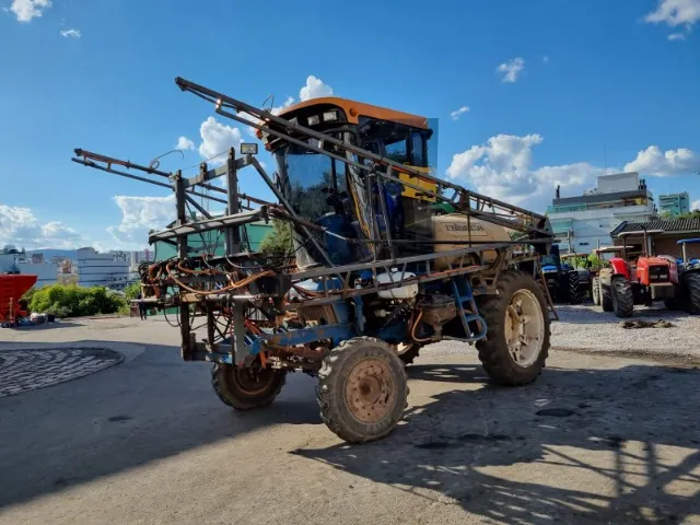 Pulverizador Max System montado no Ford 5610
