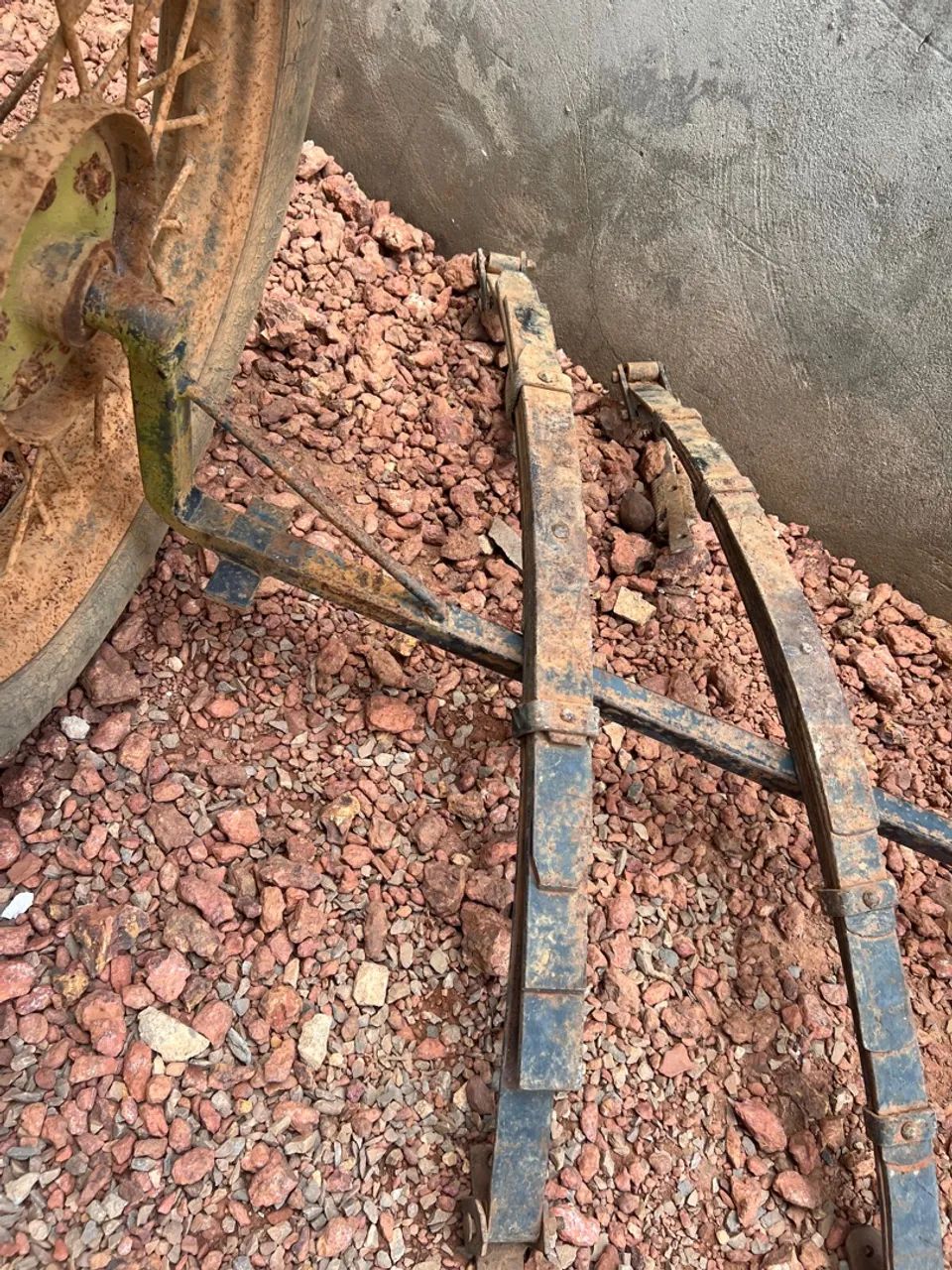 Eixo para carroça ou charrete aro 21 completo com molas - Foto 3