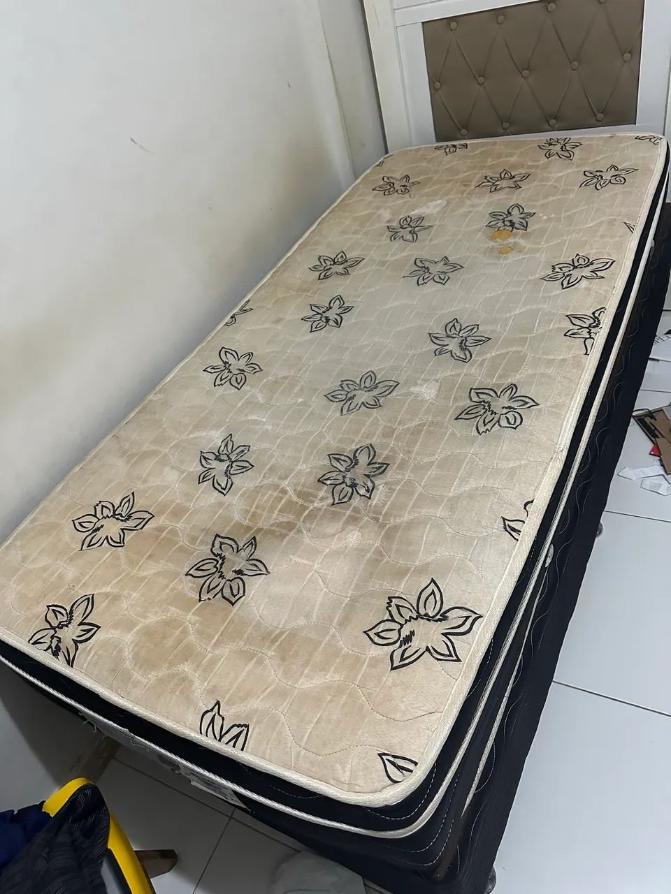 Cama de solteiro 64209945795842122
