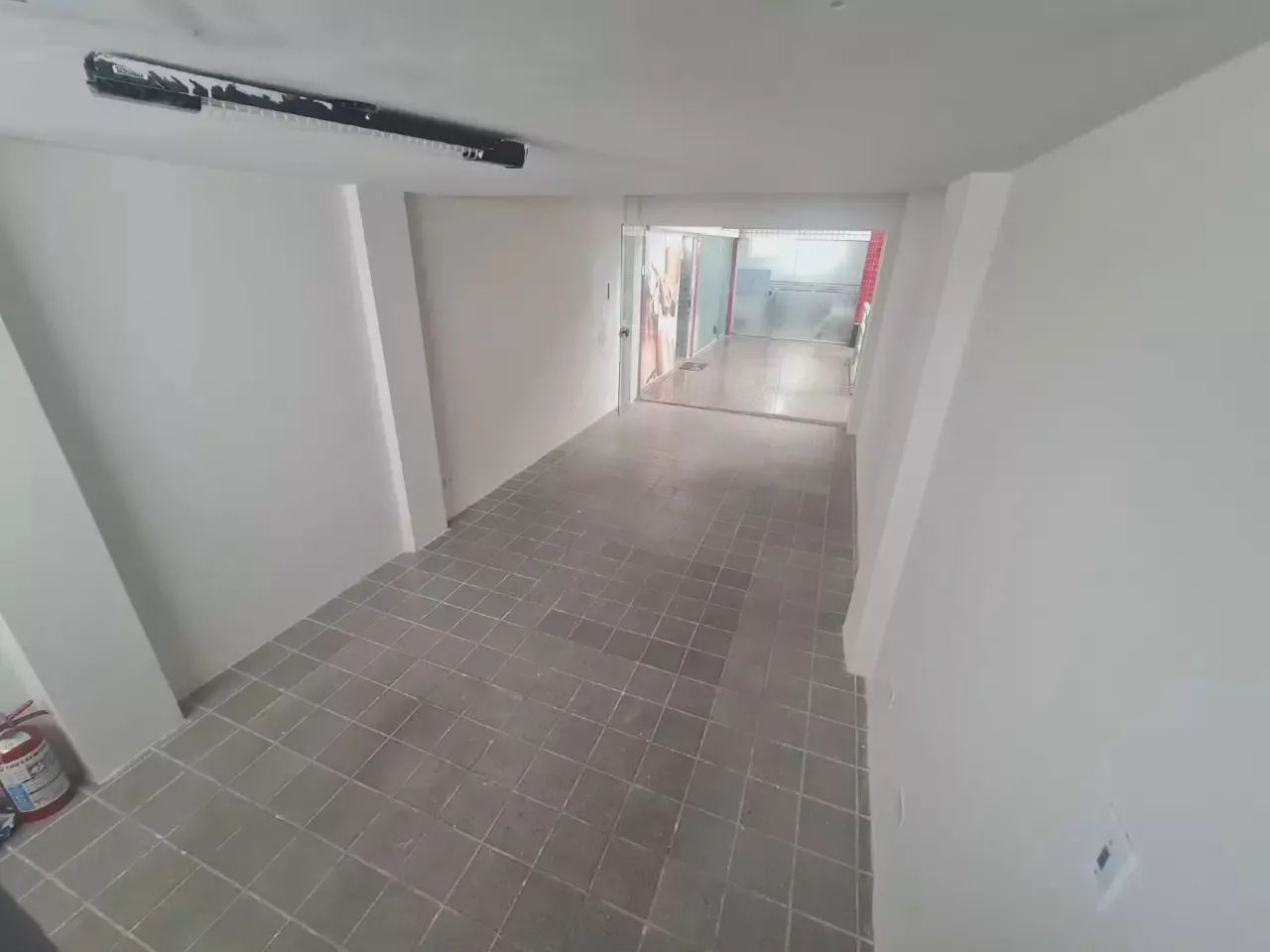 Candeias - Sala no 1° andar - C/ Mezanino - Wc Social - Vaga de Estacionamento - Foto 7