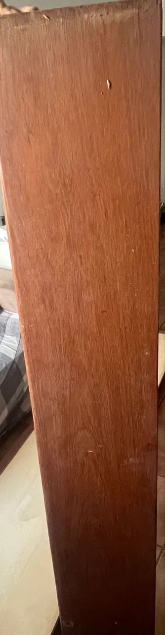 Prateleira e itens de madeira64960479307521120