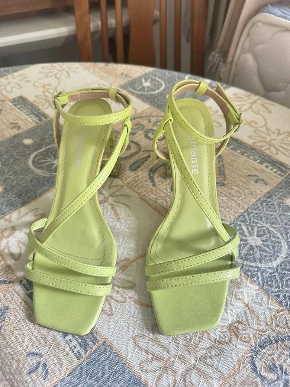 Sandália verde limão 