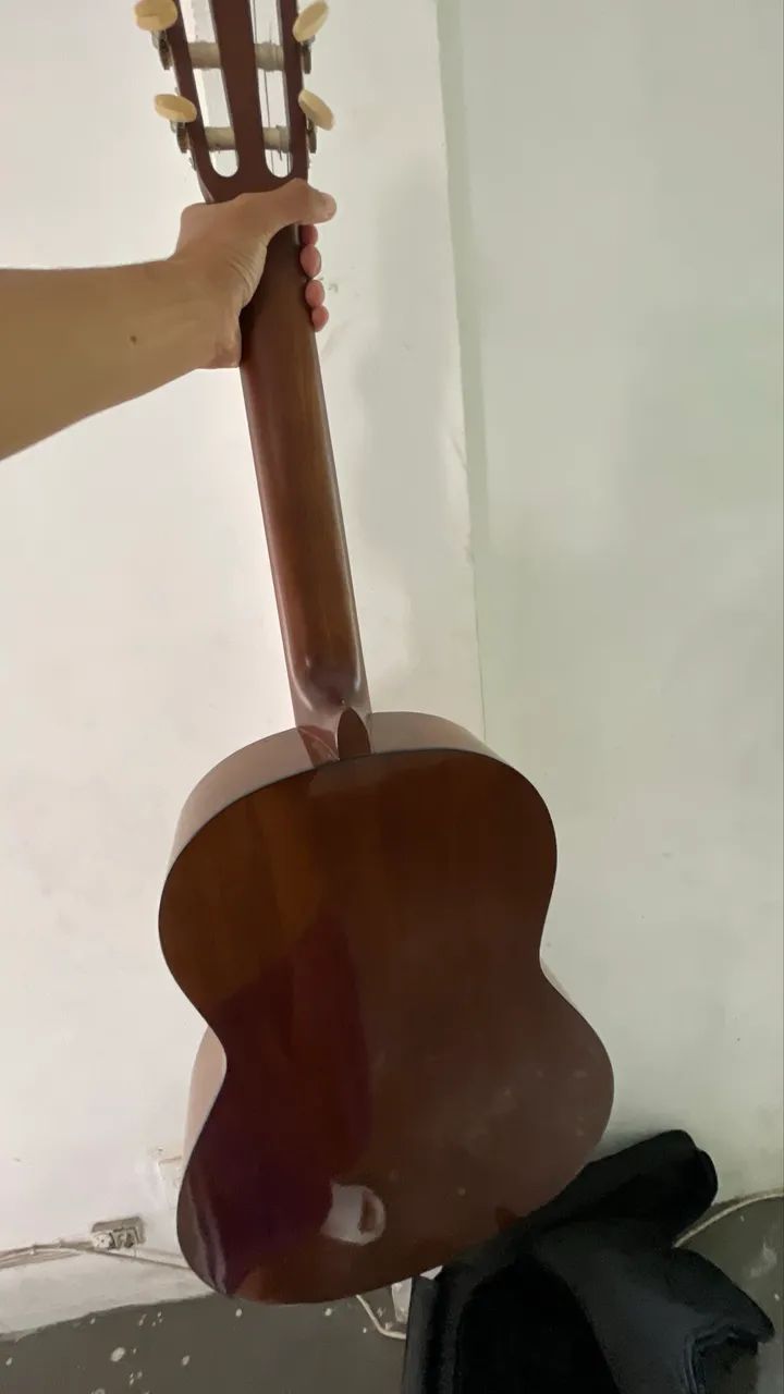 Violão 350$ aceito qualquer proposta 64290468856835121