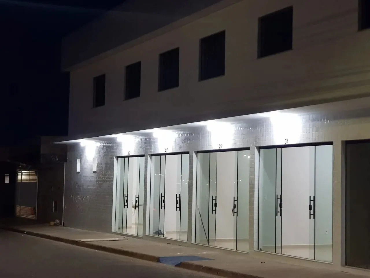LOJAS COMERCIAIS no coração do Bairro Residencial Oliveira, na Avenida Dona Guiomar de Oli