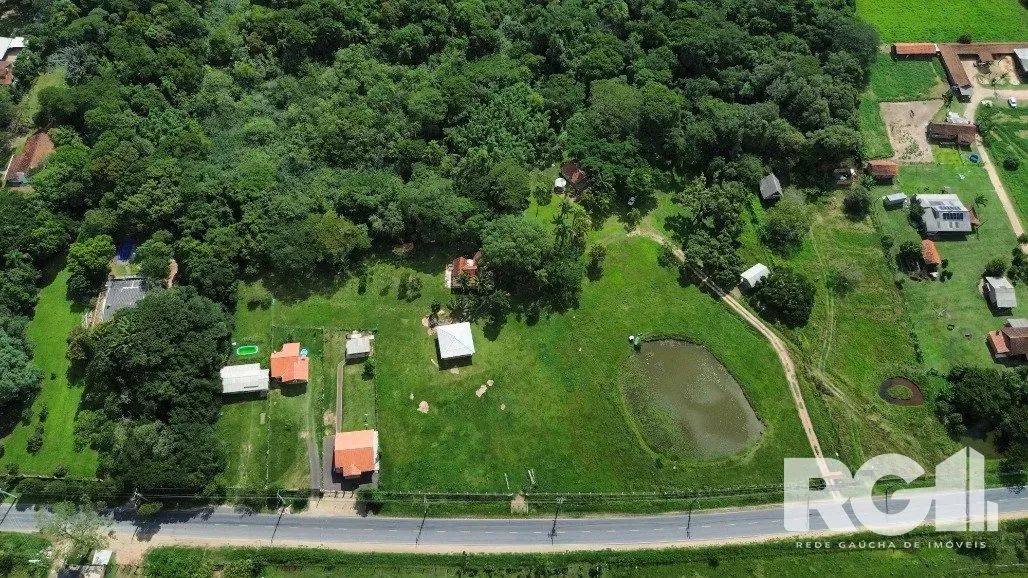 Sítio à venda no bairro Lami | Lindo sítio em frente ao asfalto com 3H, conta com 3 casas,