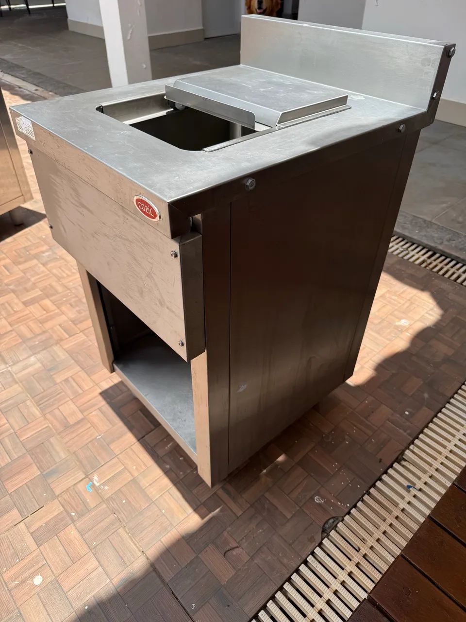 Cozil estação de apoio inox  (colocar gelo ou para banho Maria ) 