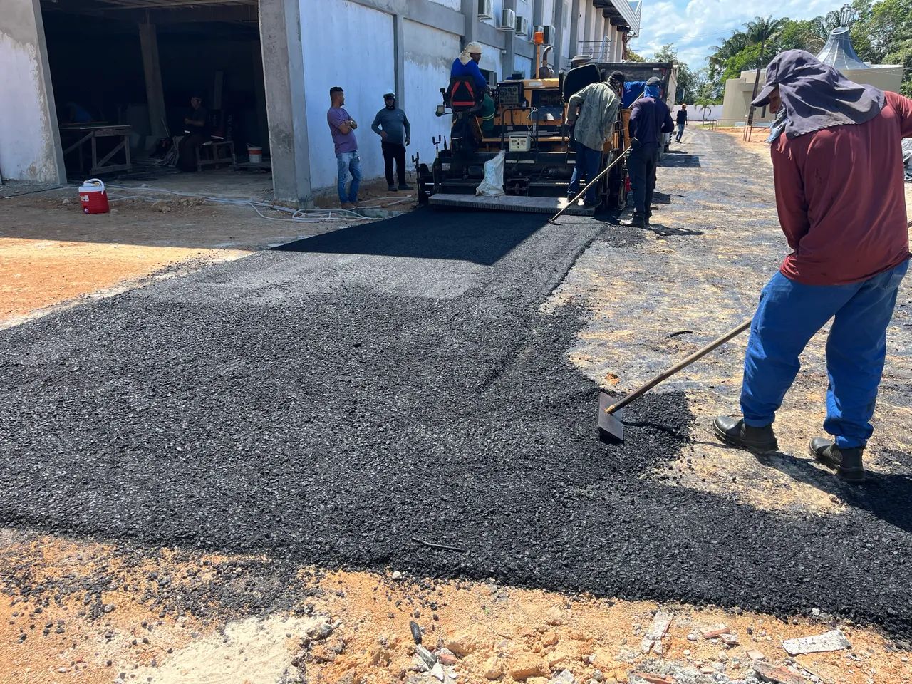 Demolição, Terraplanagem e asfalto 