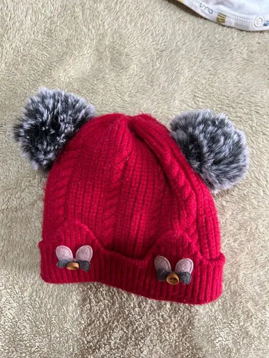 Touca de inverno para bebê com orelhas de pompom 