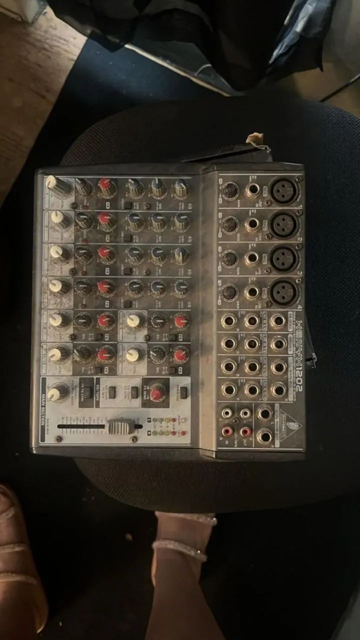 Mesa de som Behringer Xenyx 1202 - Foto 2