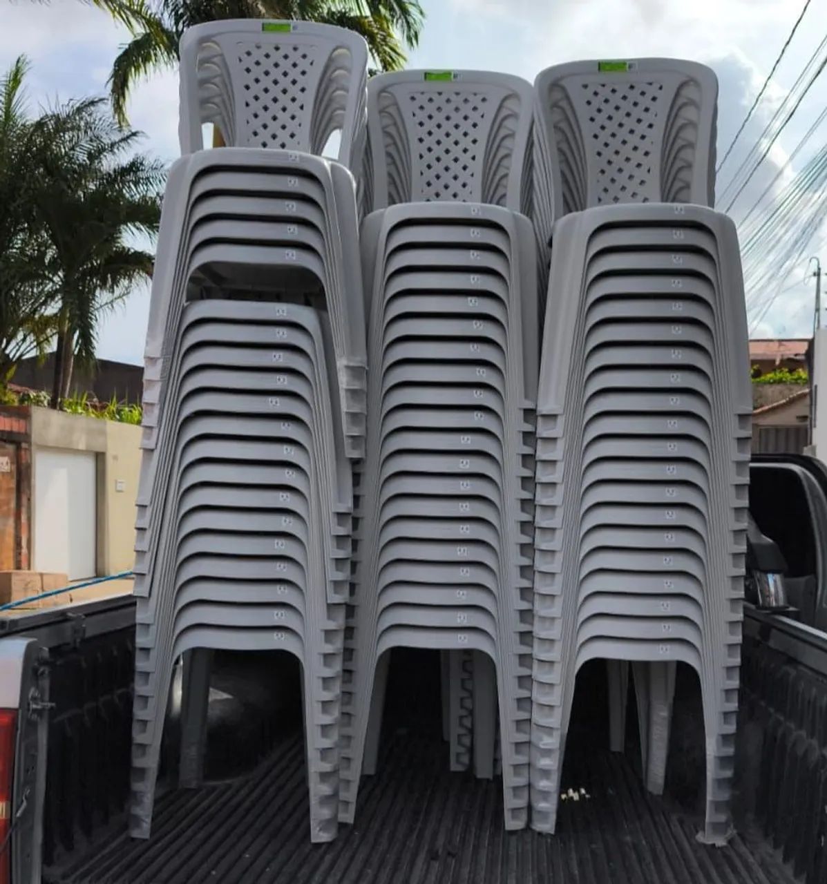 Cadeiras de plástico 