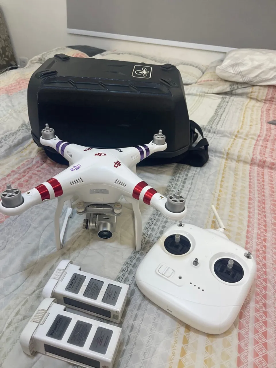 Drone DJI Phantom com acessórios