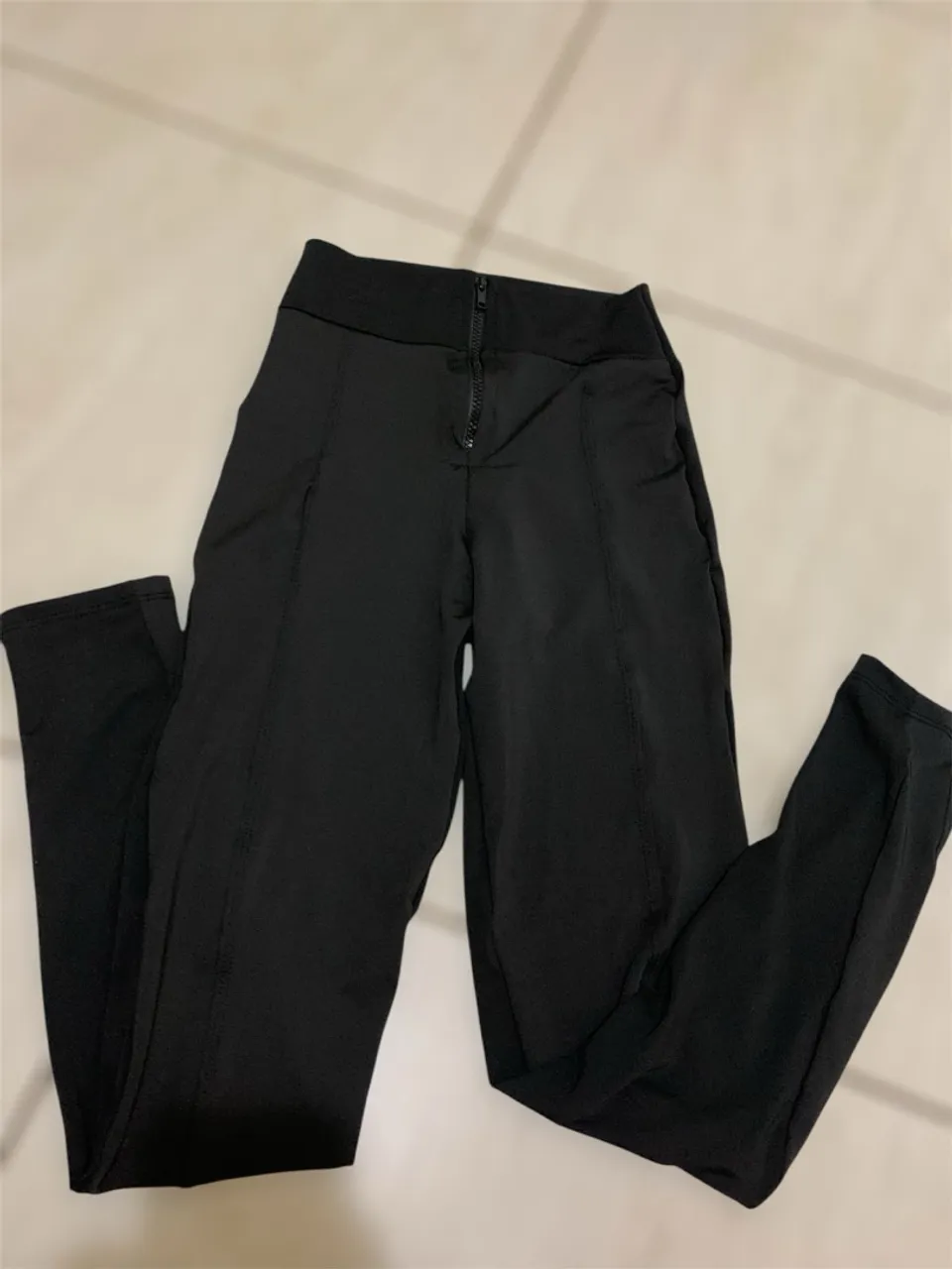 Calça preta feminina com cintura alta