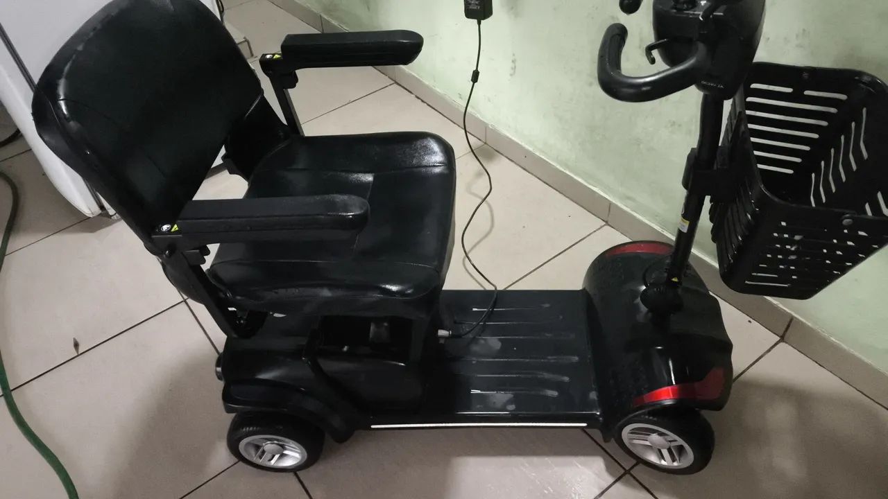 QUADRICICLO ELÉTRICO/ Scooter Elétrica para Idosos e Pessoas com Mobilidade Reduzida - Foto 4