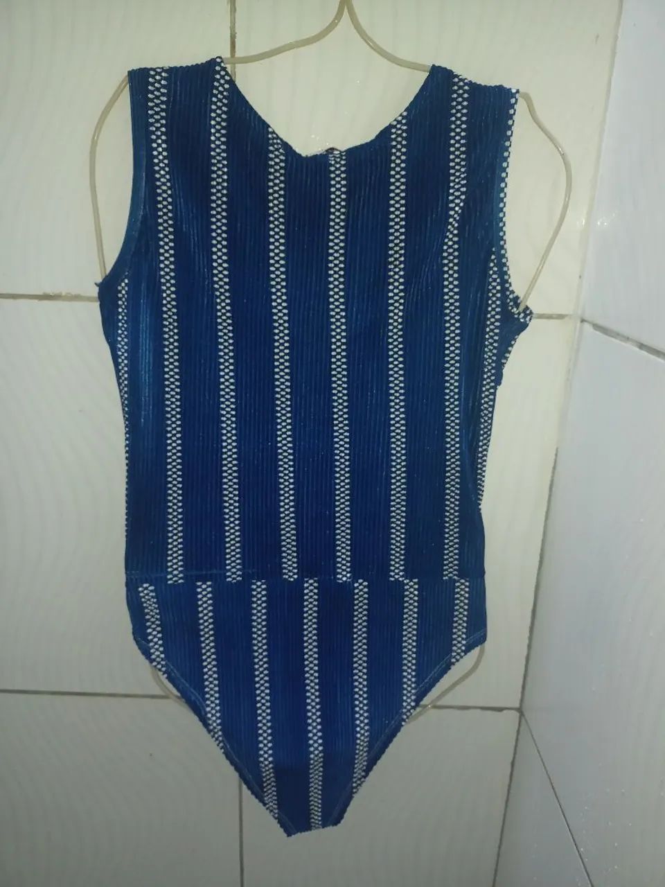 Body Listrado Azul e Branco Feminino M - Foto 2