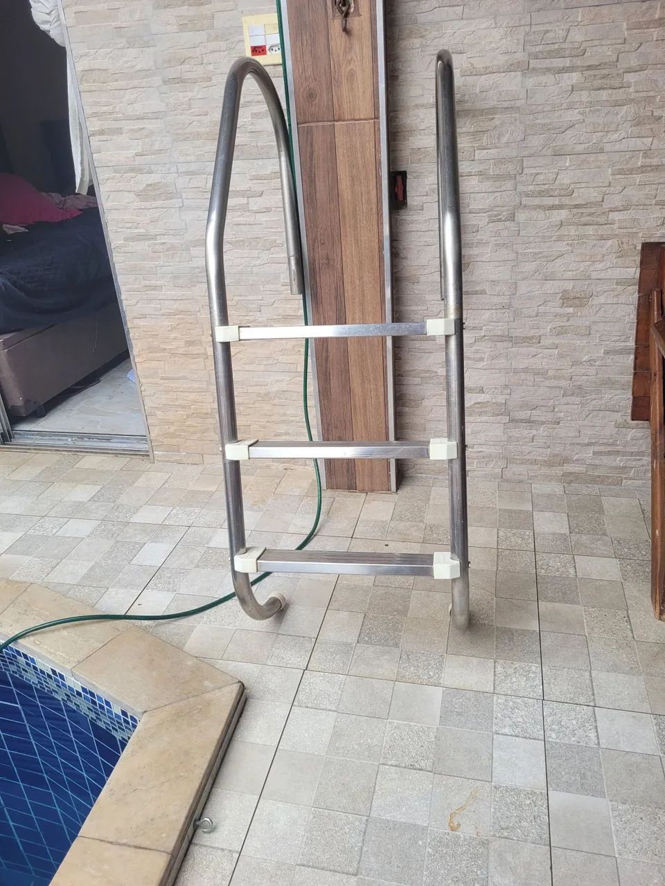 Vendo escada para piscina 