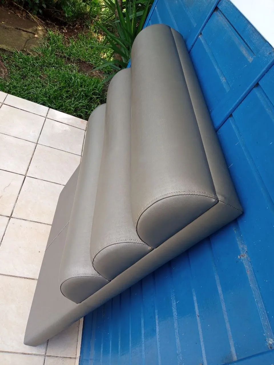 Com entrega Cabeceira de Cama Estofada Cinza Moderna - Foto 2