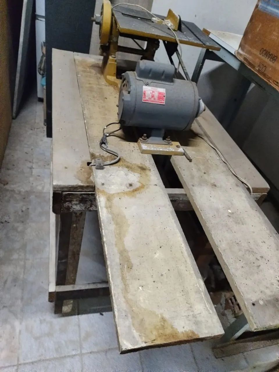 VENDO SERRRA ELÉTRICA+ BANCADA 